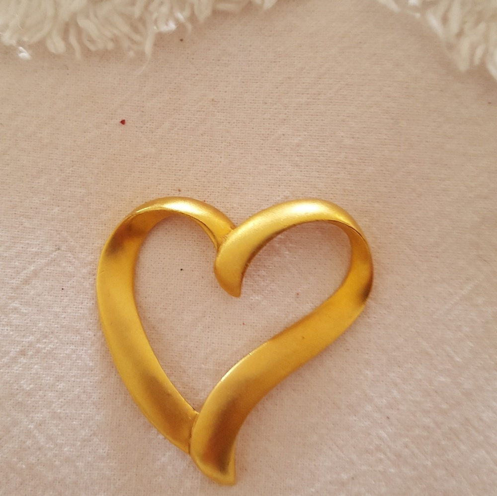 Brush gold heart pendant.